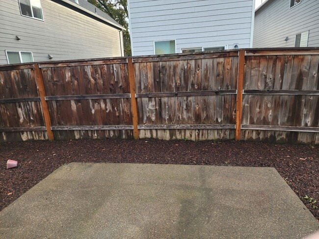 Building Photo - $1,000.00 OFF YOUR FIRST FULL MONTH'S RENT...