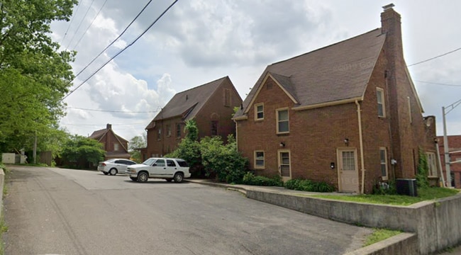 Building Photo - 1513 S Walnut St