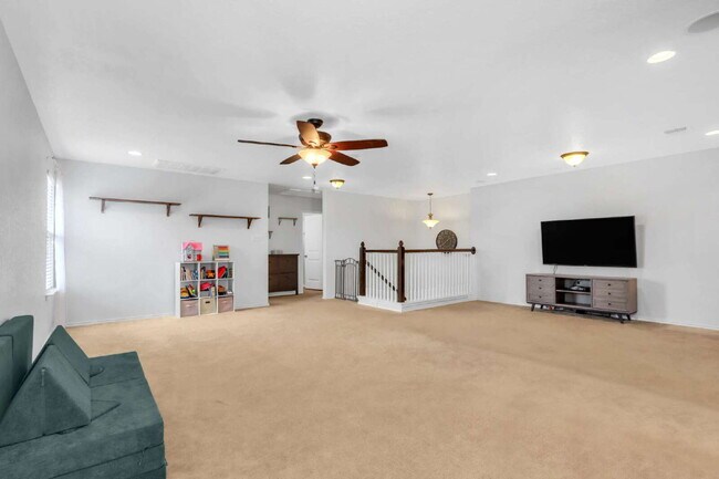 Building Photo - "Charming 3-Bed Oasis with 2.5 Baths in Sa...