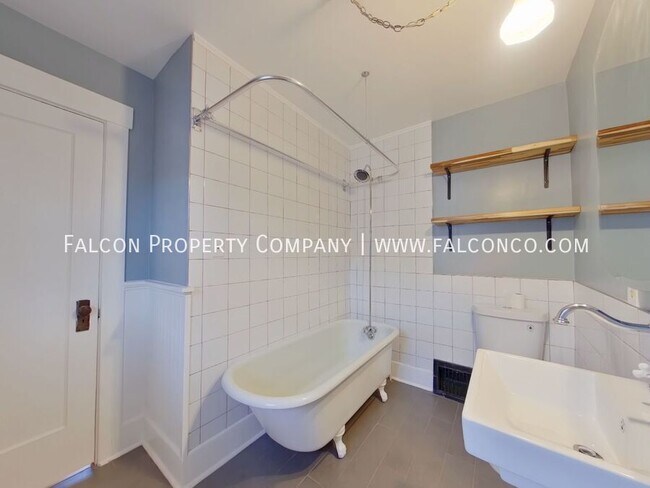 Building Photo - 2107 W Kiowa St