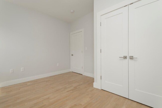 Building Photo - 184 Chiswick Rd