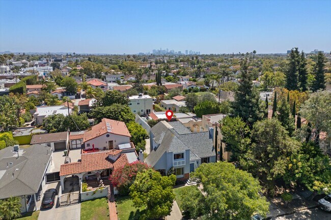 Building Photo - 4 Bed • 3 Bath • 2,135 Sq Ft (Main House) ...