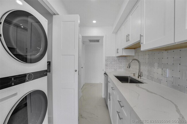 Building Photo - 3900 Galt Ocean Dr