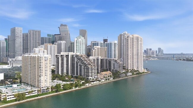 Building Photo - 520 Brickell Key Dr