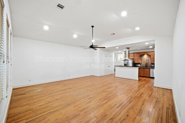 Building Photo - 2323 Sperber Ln