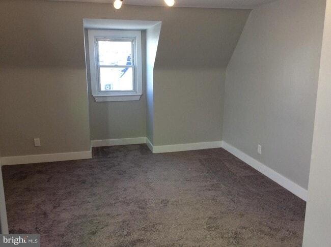 Building Photo - 1168 Romano Ave