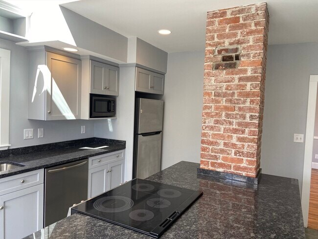 Building Photo - 16 Taft St