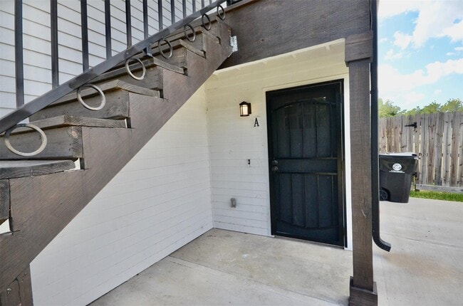 Building Photo - 4735 Redbud St