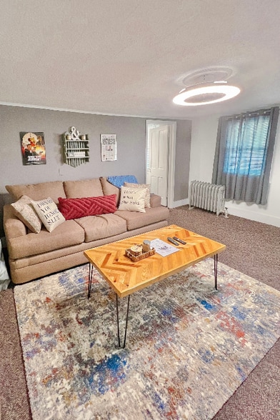 Building Photo - 123 Mortimer St