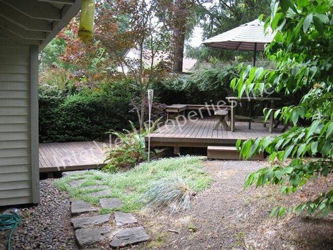 Building Photo - 3 BR Townhome- Wonderful Privacy Deck in B...