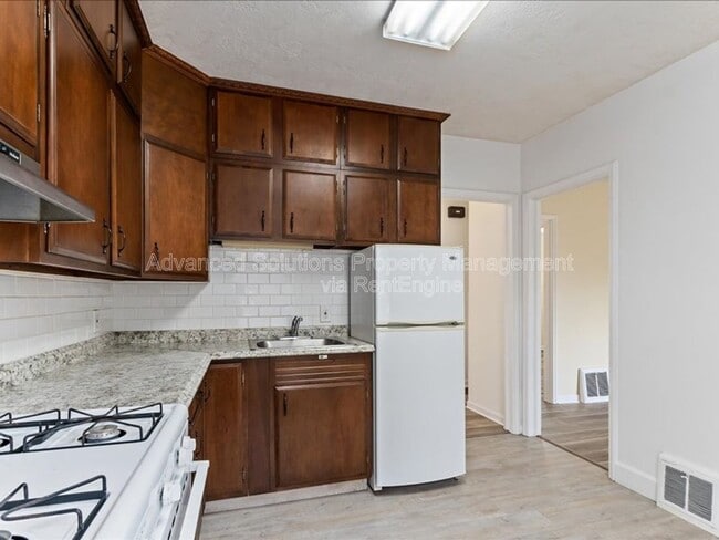 Building Photo - 1966 E Garfield Ave