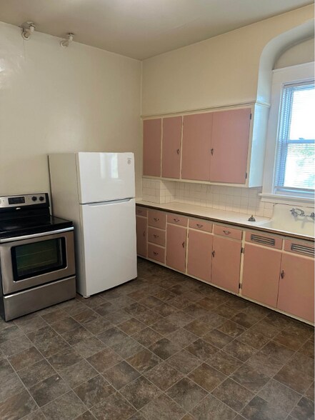 Building Photo - 526 McClellan St