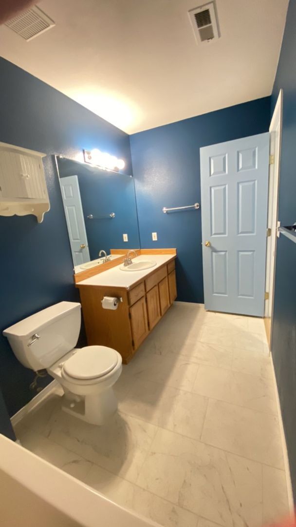 Building Photo - Rent Reduction! 3-Bed, 2-Bath Home with Mo...