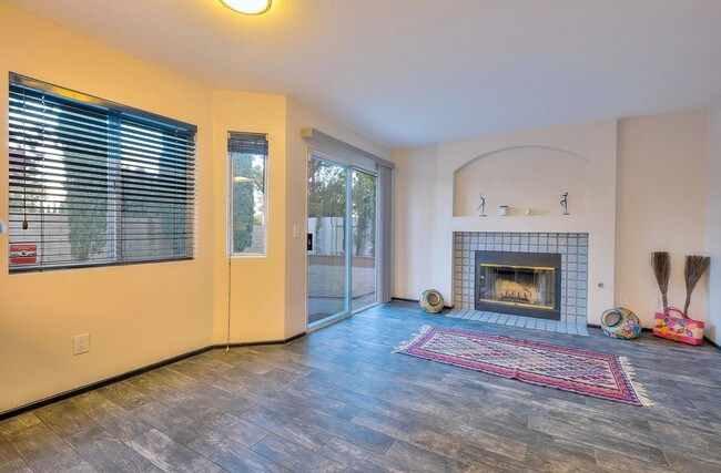 Building Photo - 1627 Windsor Pl