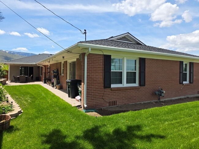 Building Photo - Executive Home with an Executive View