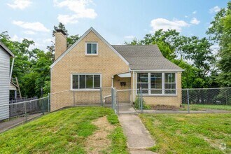 Building Photo - AVAILABLE AUGUST 1ST!! DON'T MISS THIS 3 B...