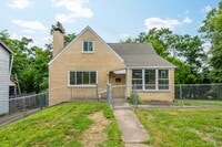 Building Photo - AVAILABLE AUGUST 1ST!! DON'T MISS THIS 3 B...
