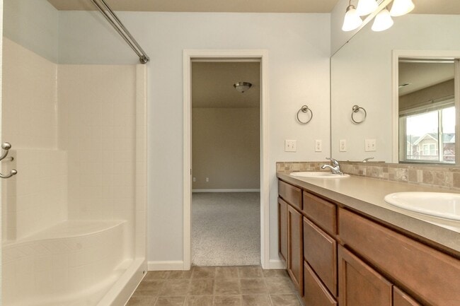 Building Photo - Beautiful Lacey Home with new paint and carpet in Popular Edgewater Community