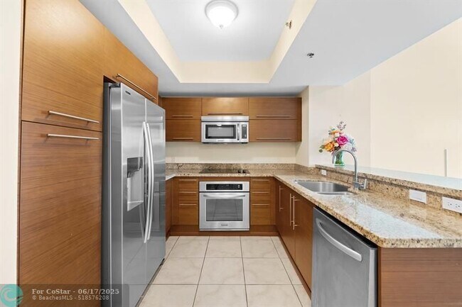 Building Photo - 2641 N Flamingo Rd