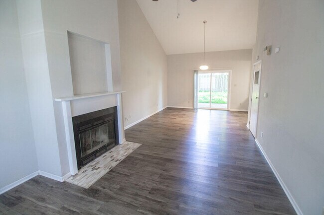 Building Photo - 3510 Forum Blvd