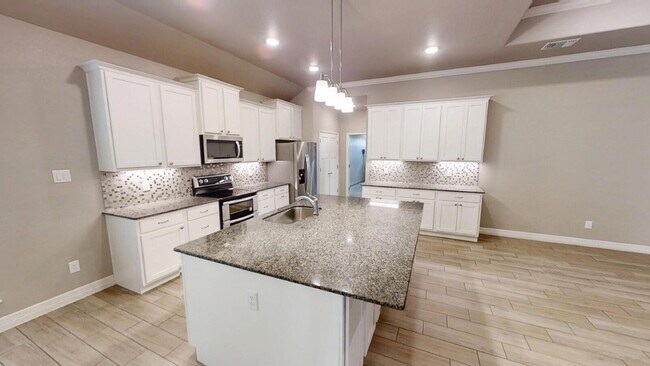 Building Photo - "Charming 4-Bedroom Retreat with Granite Elegance & Cozy Fireplace in Killeen!"