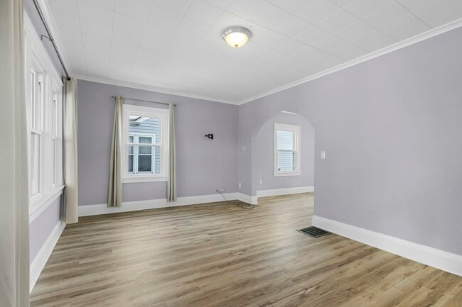 Building Photo - 943 Cloverdale Rd