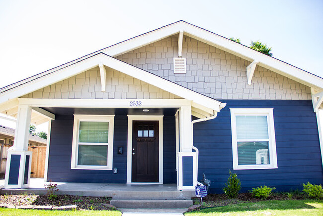 Building Photo - Historic 3/2 Craftsman Home - Next to TU