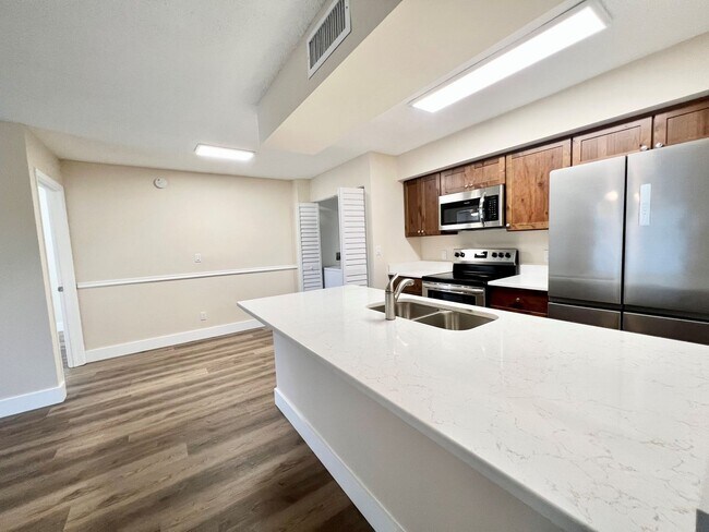 Building Photo - 5309 Summerlin Rd