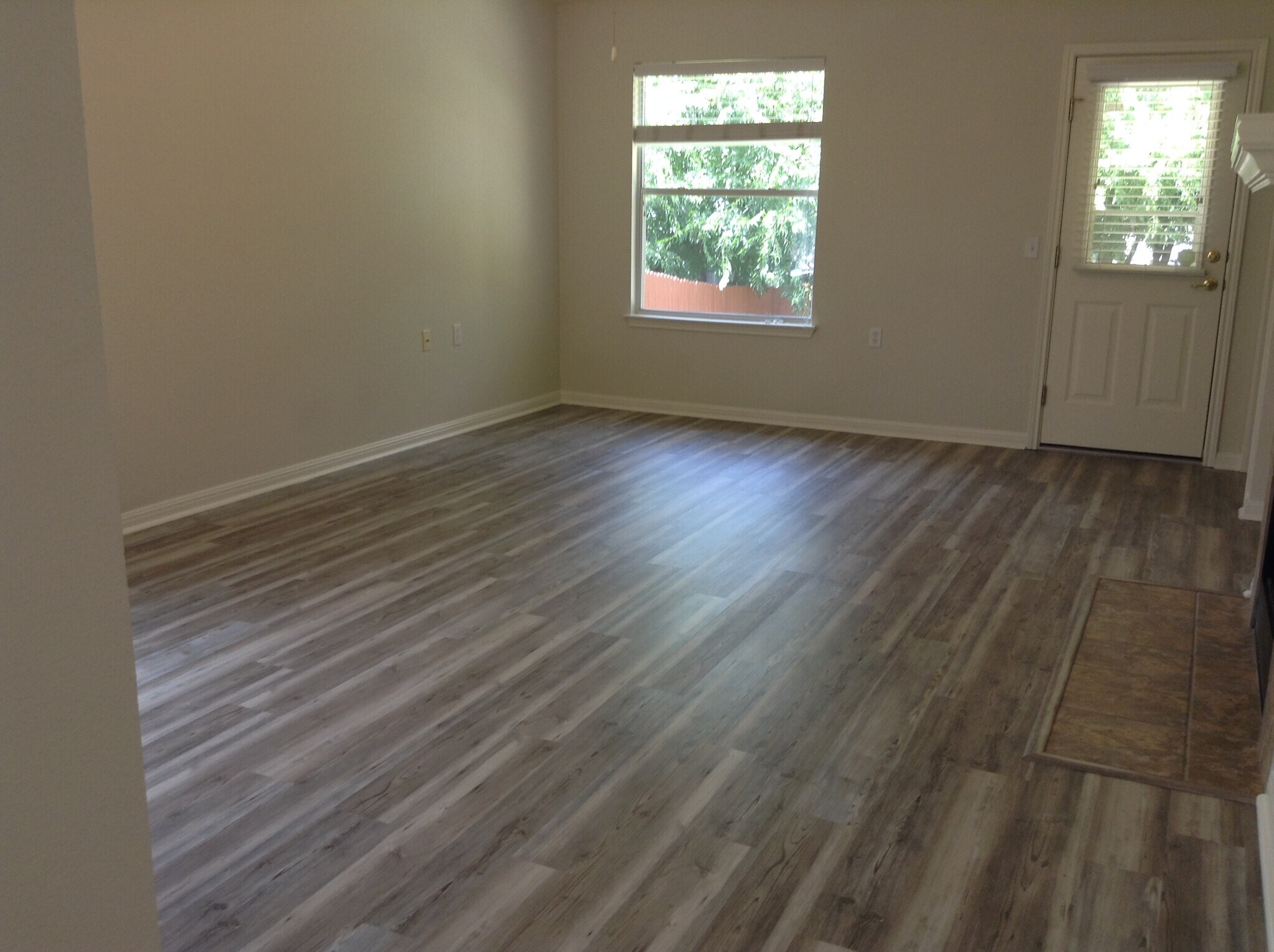 Living room from dinning room - 5605 Bentsen Ln