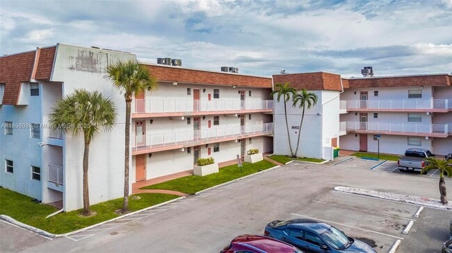 Building Photo - 8002 Lagos De Campo Blvd