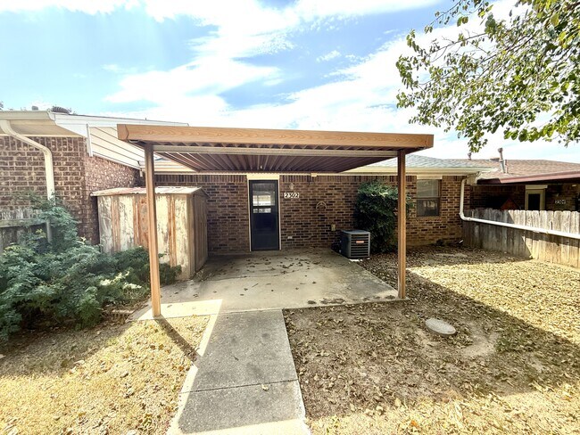 Building Photo - 2302 Shenandoah Dr