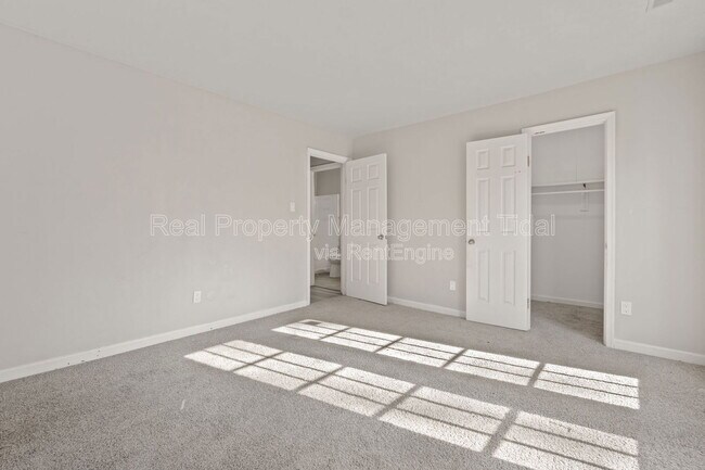 Building Photo - 5627 Trafalgar Arch