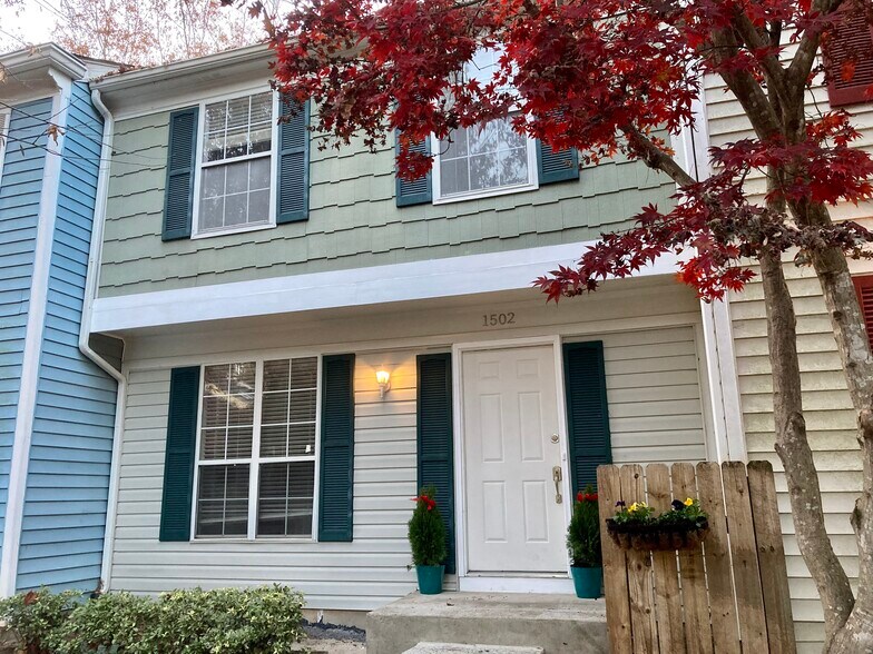 Building Photo - 1502 Queen Anne Ct
