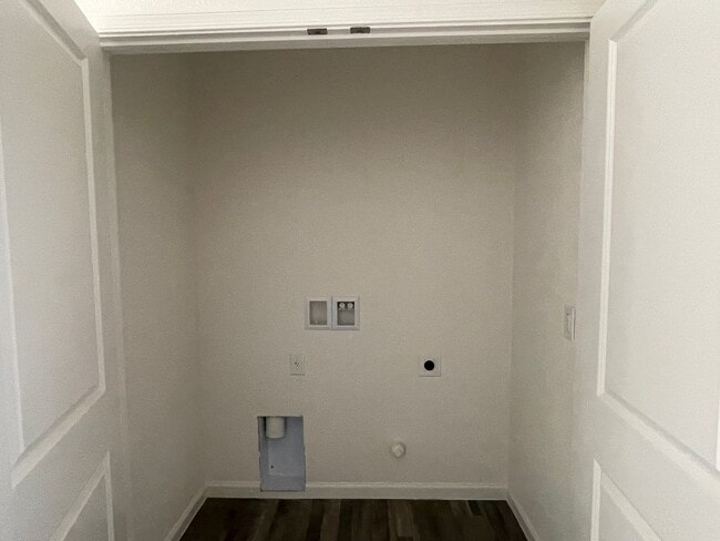 Building Photo - 2446 River Valley Cir