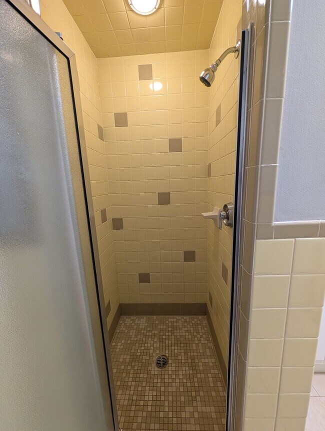 Building Photo - 240 S Main St