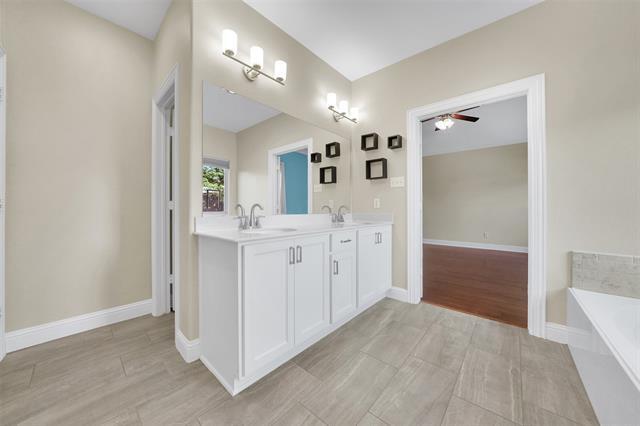 Building Photo - 5805 Zinnia Dr