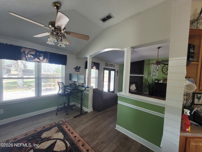 Building Photo - 906 County Rd 217