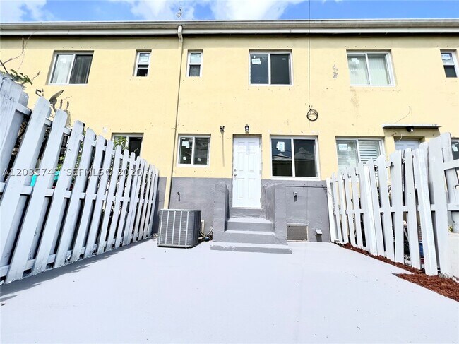 Building Photo - 444 NW 84th Terrace