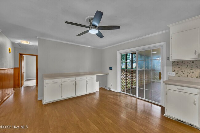 Building Photo - 313 Monterey Dr