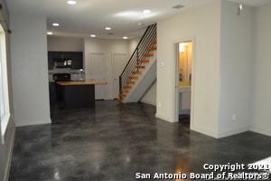 Building Photo - 714 N Cherry St