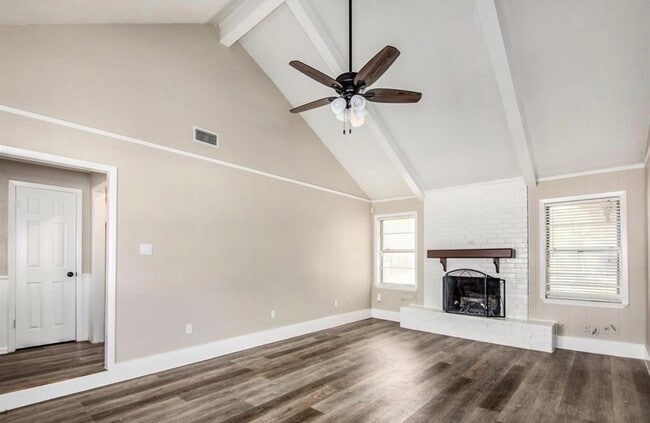 Building Photo - 12510 Old River Dr