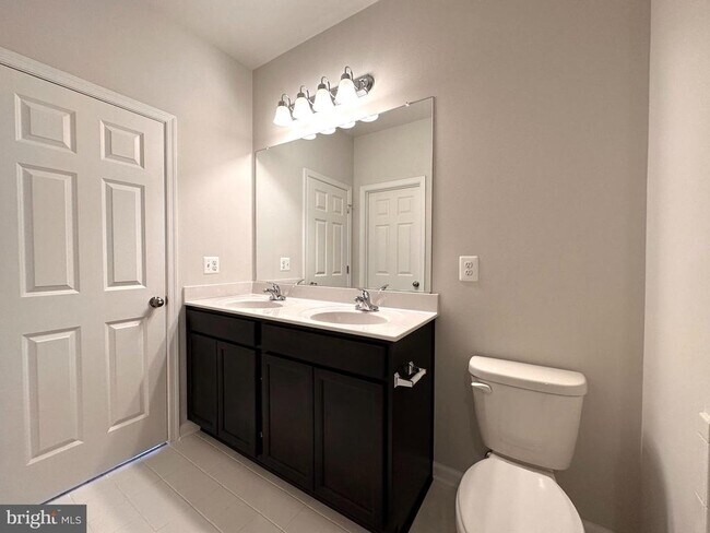 Building Photo - 526 Parkland Dr
