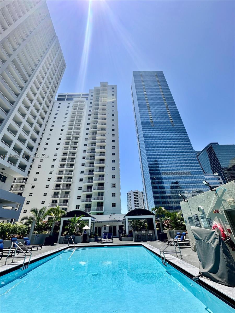 Building Photo - 185 SE 14th Ter