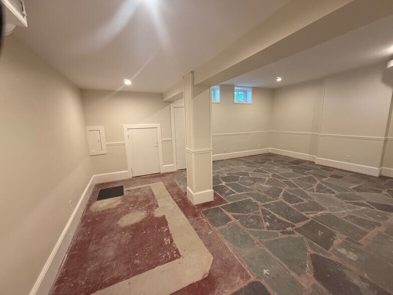 Building Photo - 1726 Beacon St