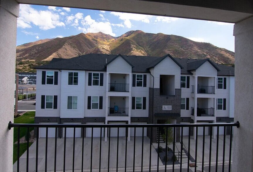 Building Photo - 4668 Olive Ave