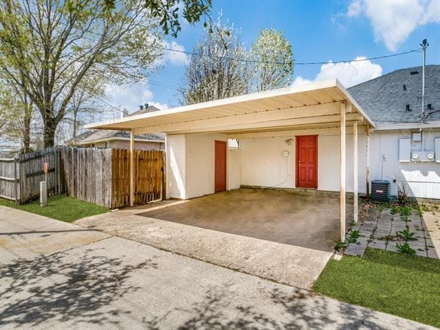 Building Photo - 980 Meadow Cir S