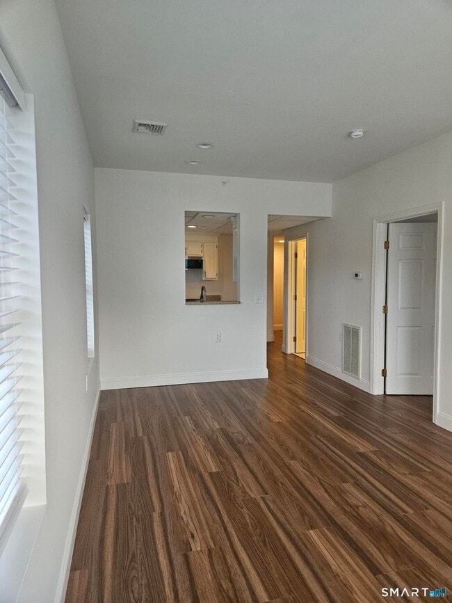 Building Photo - 100C Danbury Rd