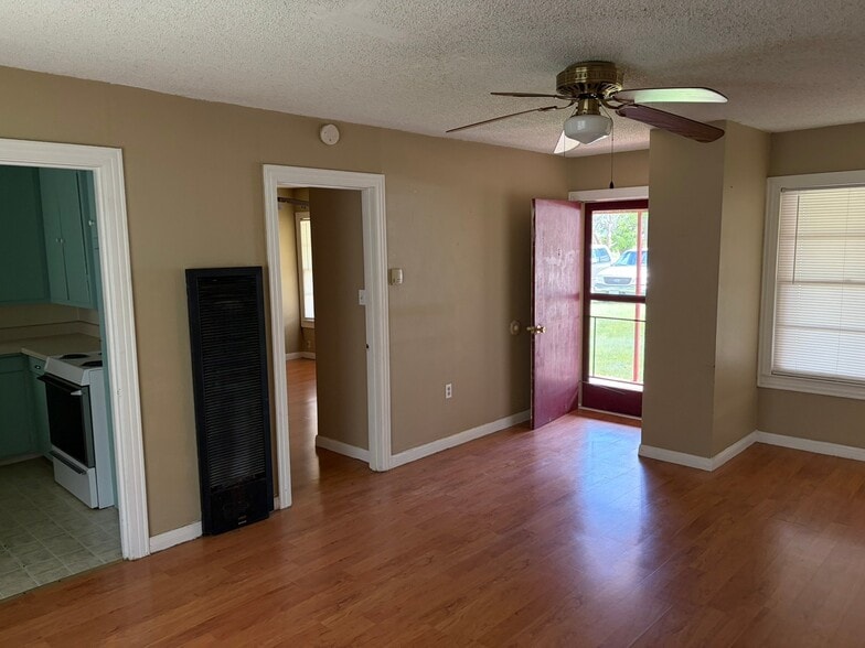 Building Photo - 106 Dixie Dr
