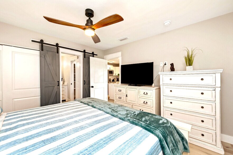 Building Photo - 4000 Gulf Terrace Dr