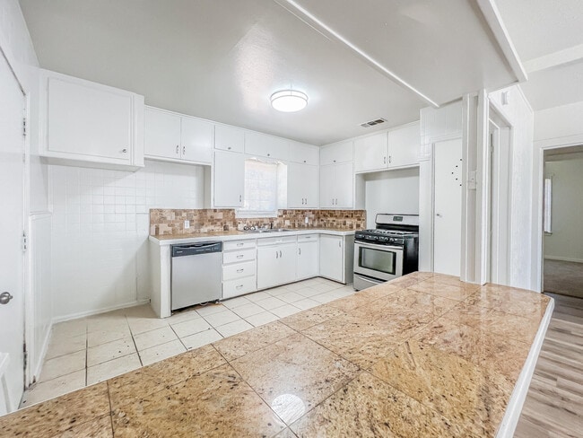 Building Photo - 2514 37th St